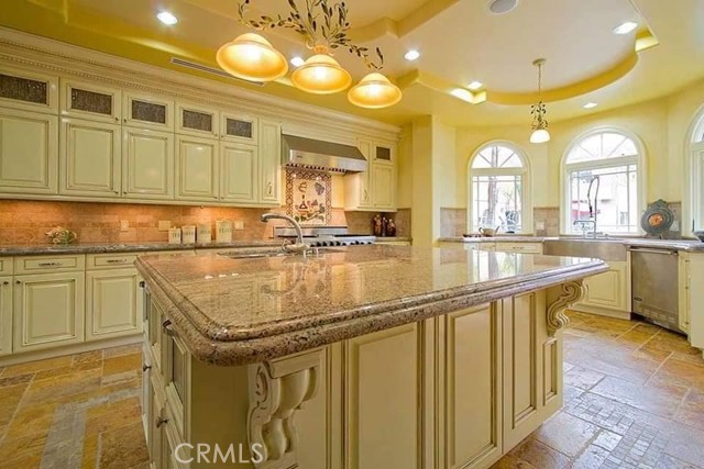 4141 Hayvenhurst AVE