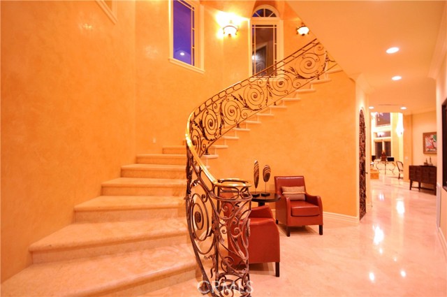 4141 Hayvenhurst AVE