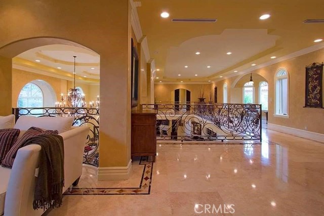 4141 Hayvenhurst AVE