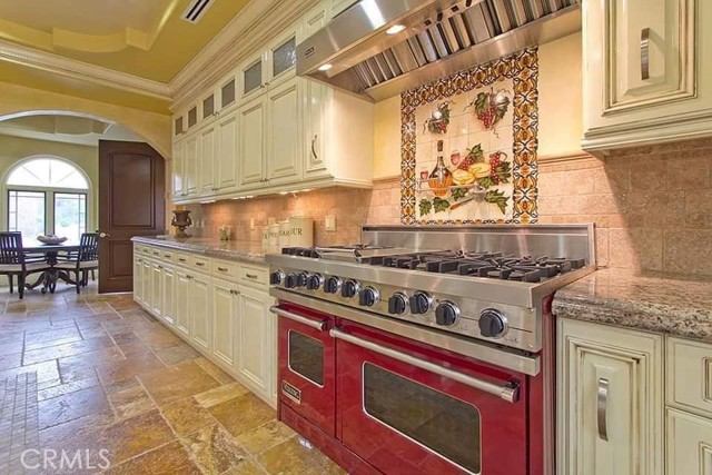 4141 Hayvenhurst AVE