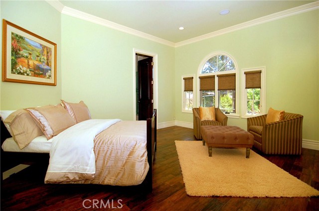 4141 Hayvenhurst AVE