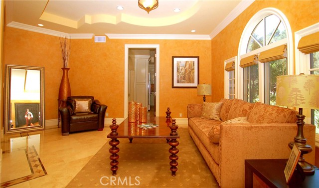 4141 Hayvenhurst AVE