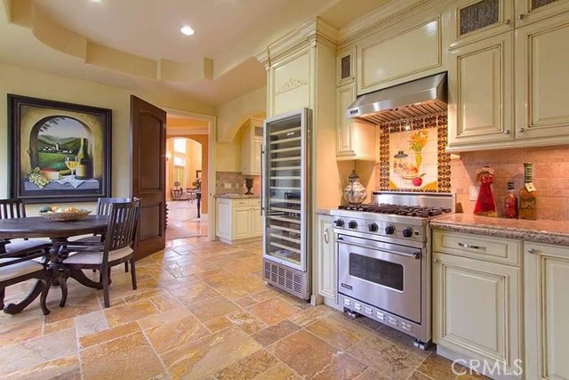 4141 Hayvenhurst AVE