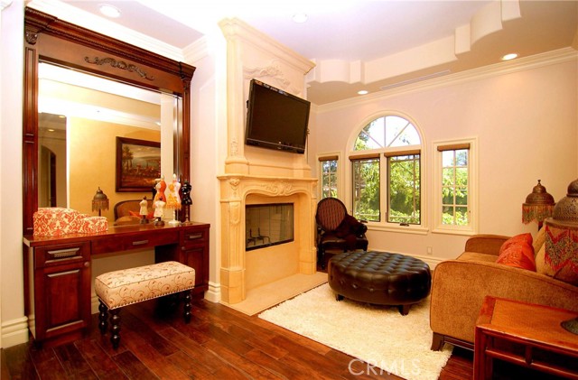 4141 Hayvenhurst AVE