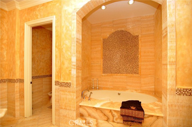 4141 Hayvenhurst AVE