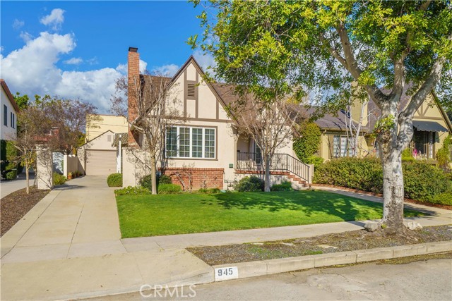 945 Cabrillo DR