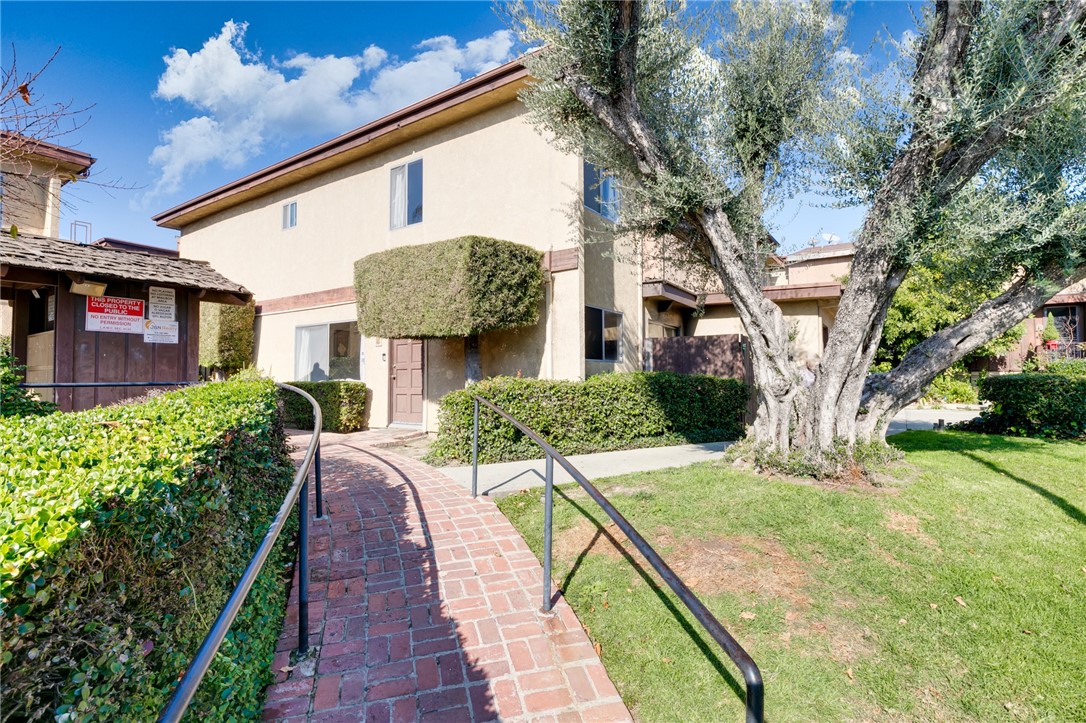 7321 Lennox AVE Unit: H1