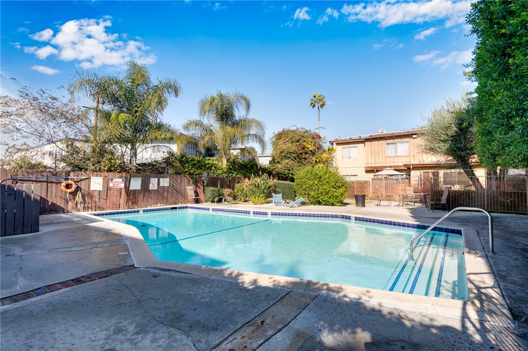 7321 Lennox AVE Unit: H1