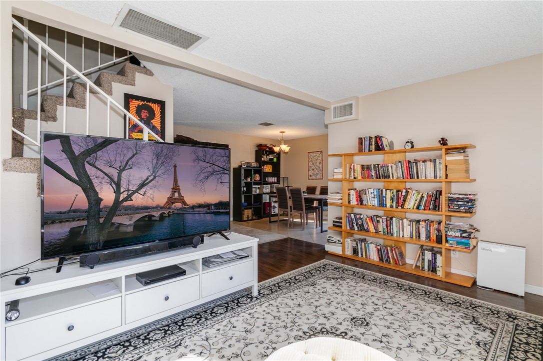 7321 Lennox AVE Unit: H1