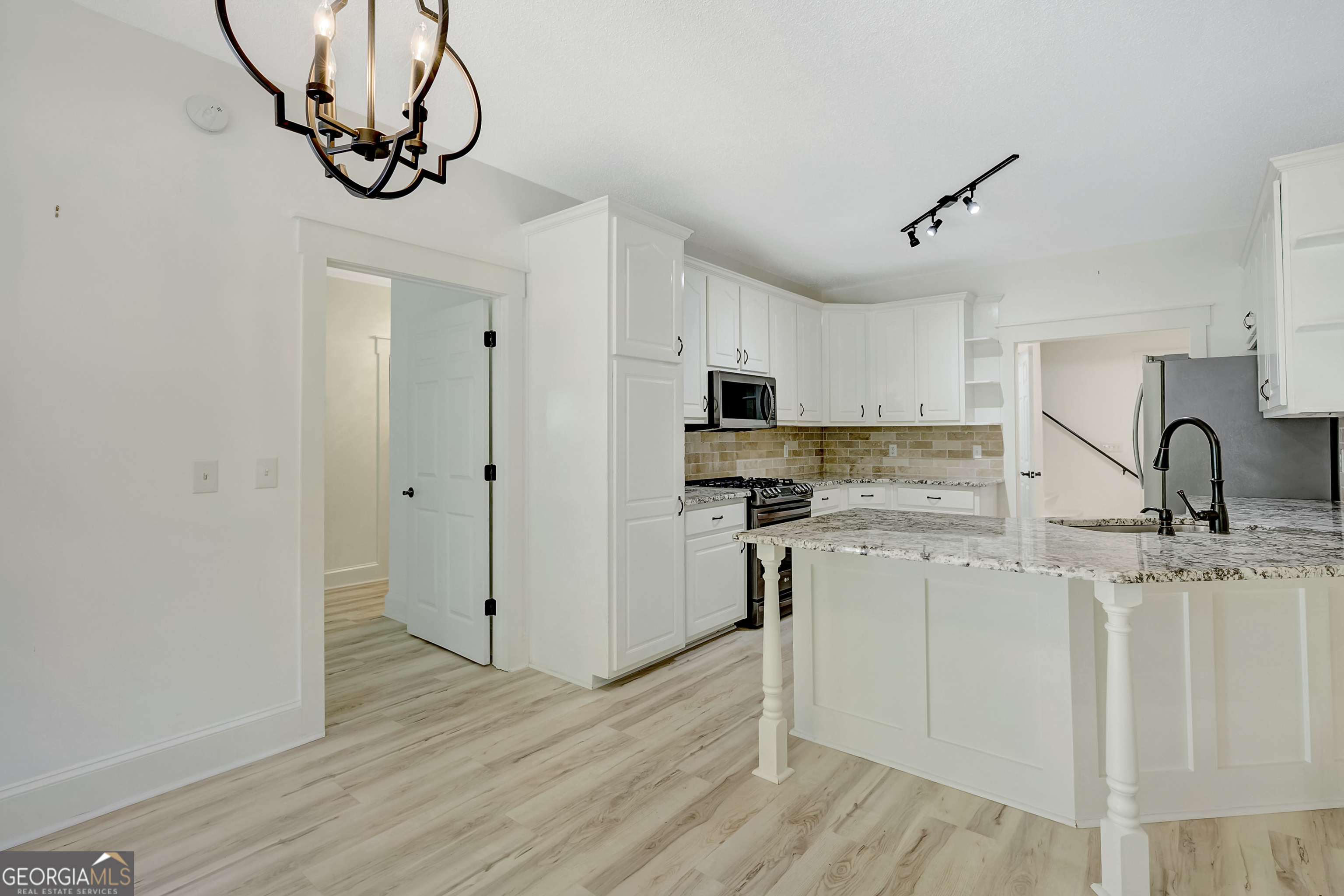 37 Forest Point