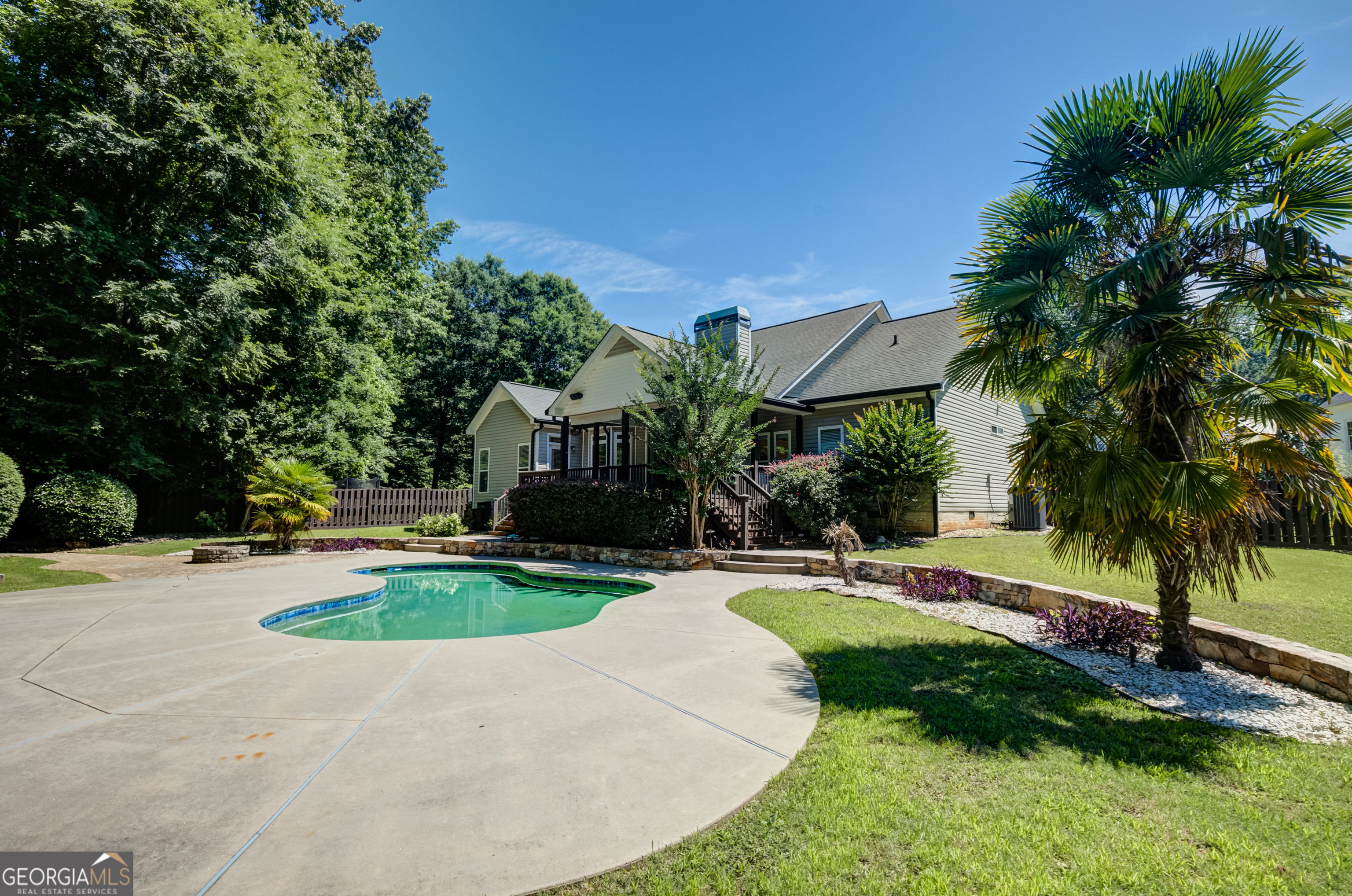 37 Forest Point