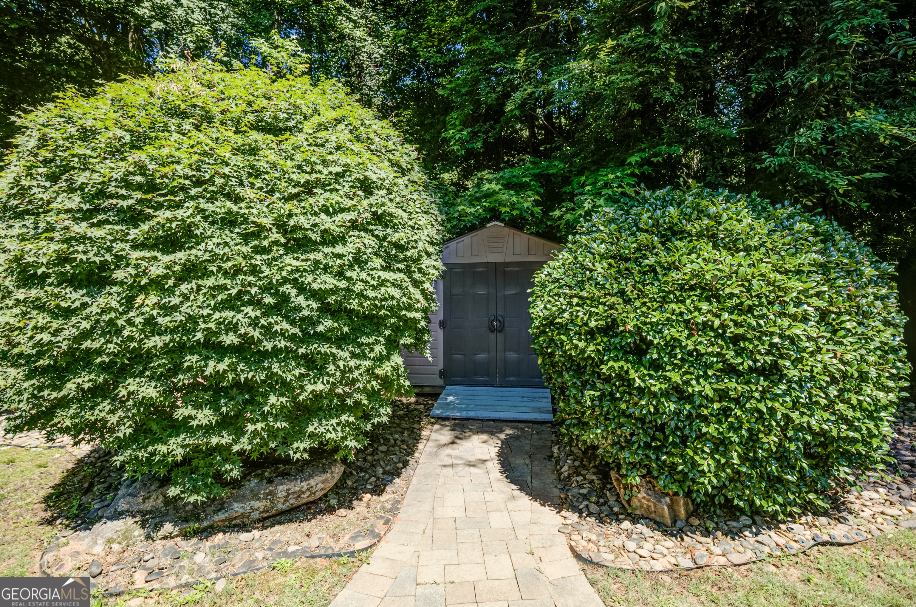 37 Forest Point