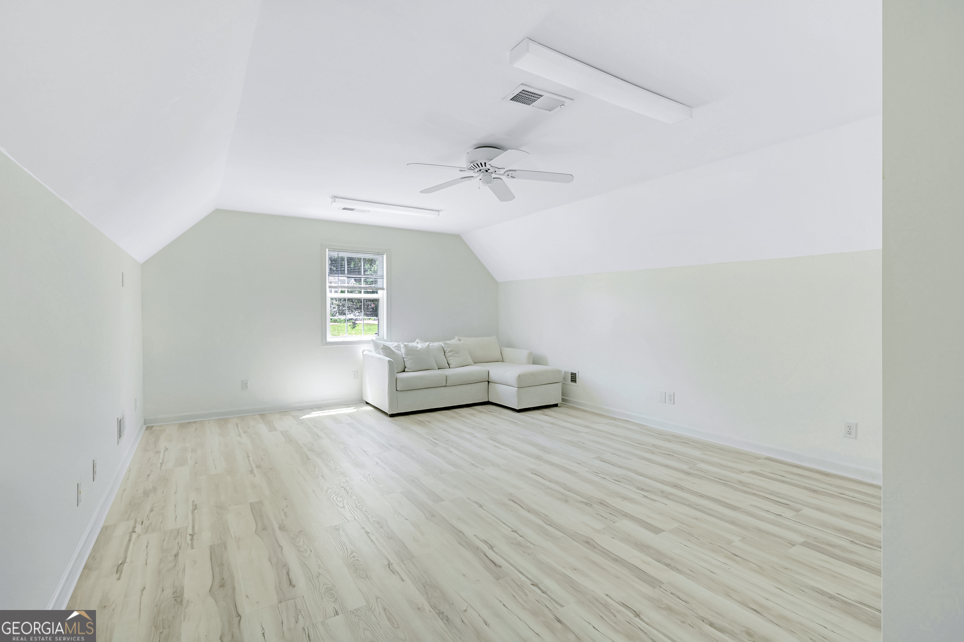 37 Forest Point