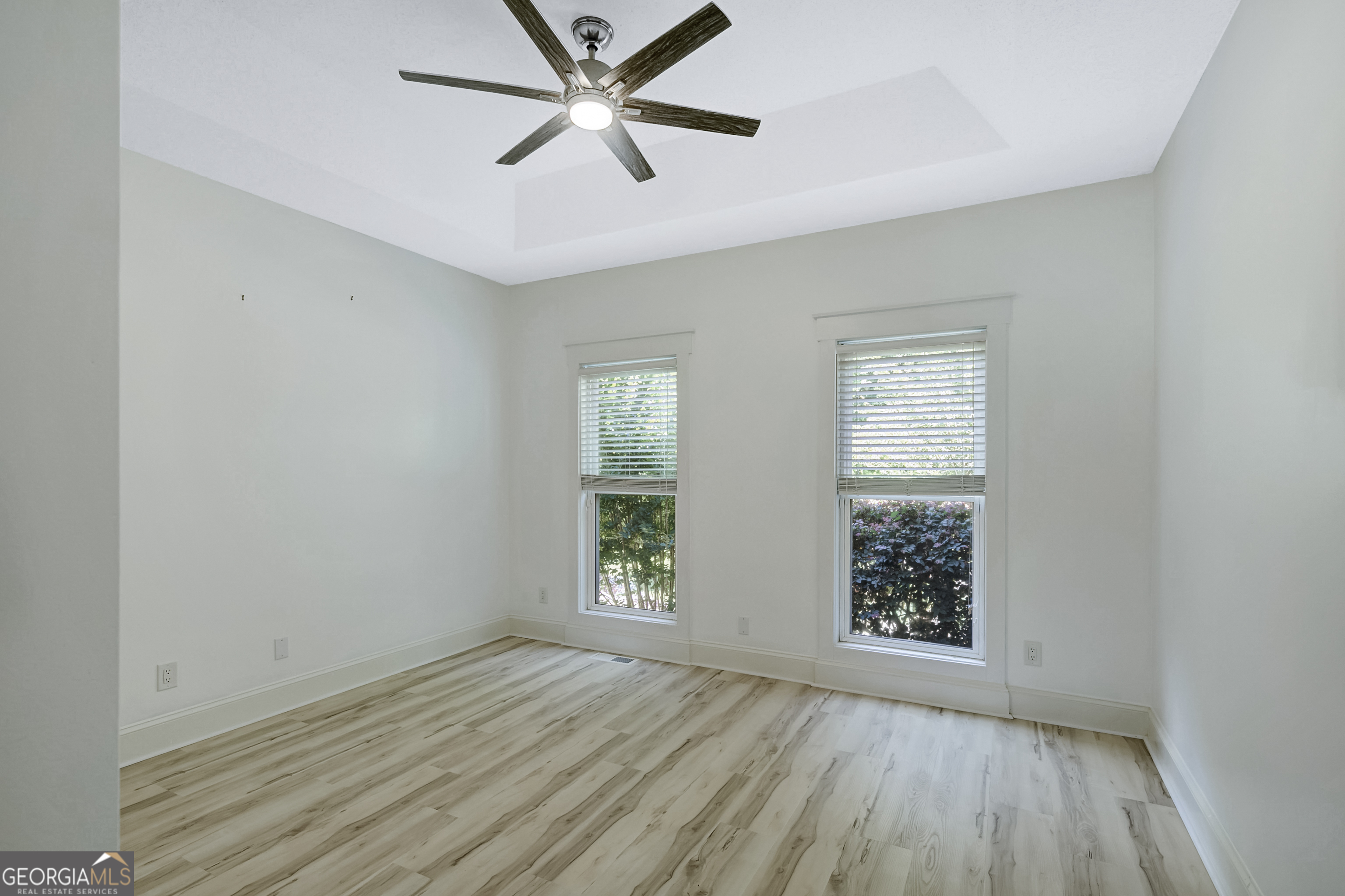 37 Forest Point