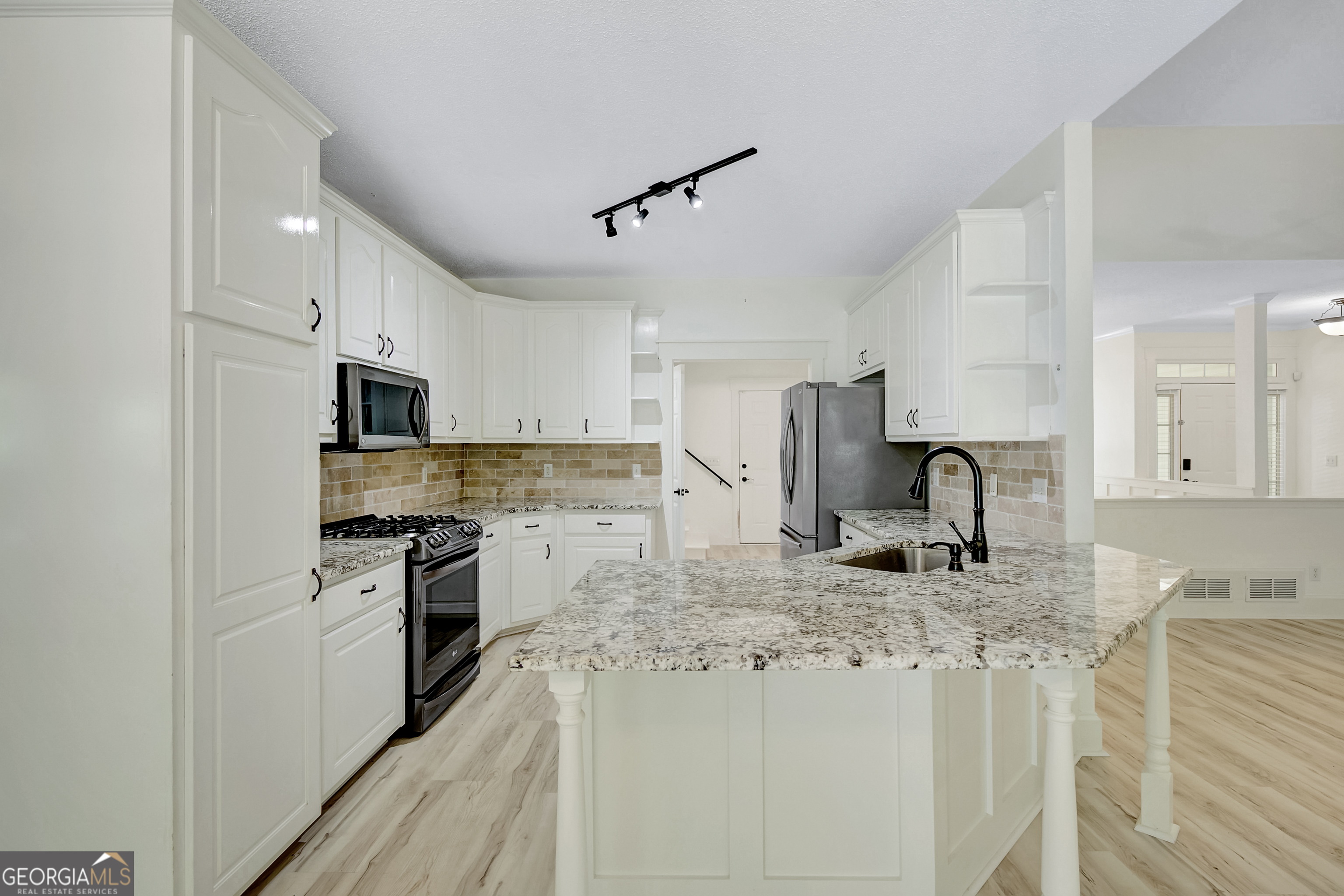 37 Forest Point