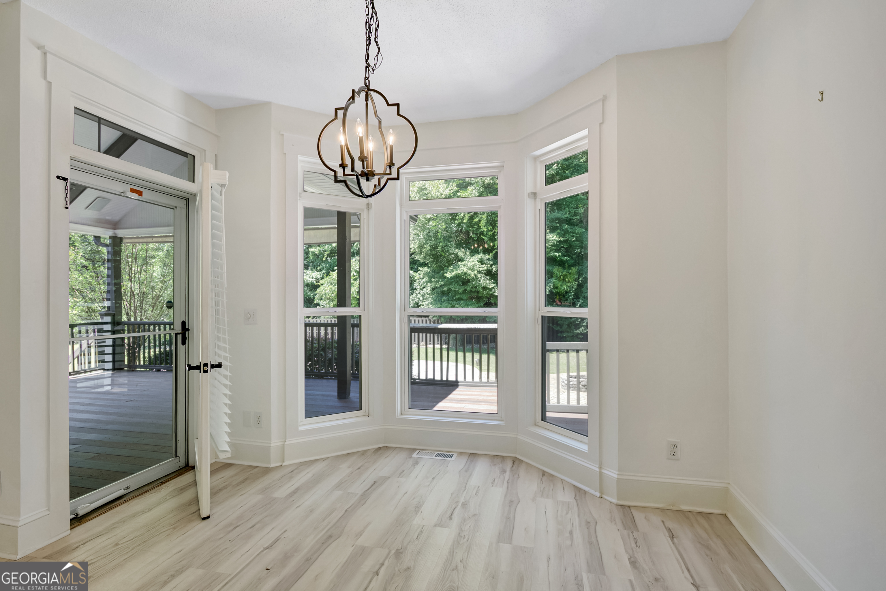 37 Forest Point