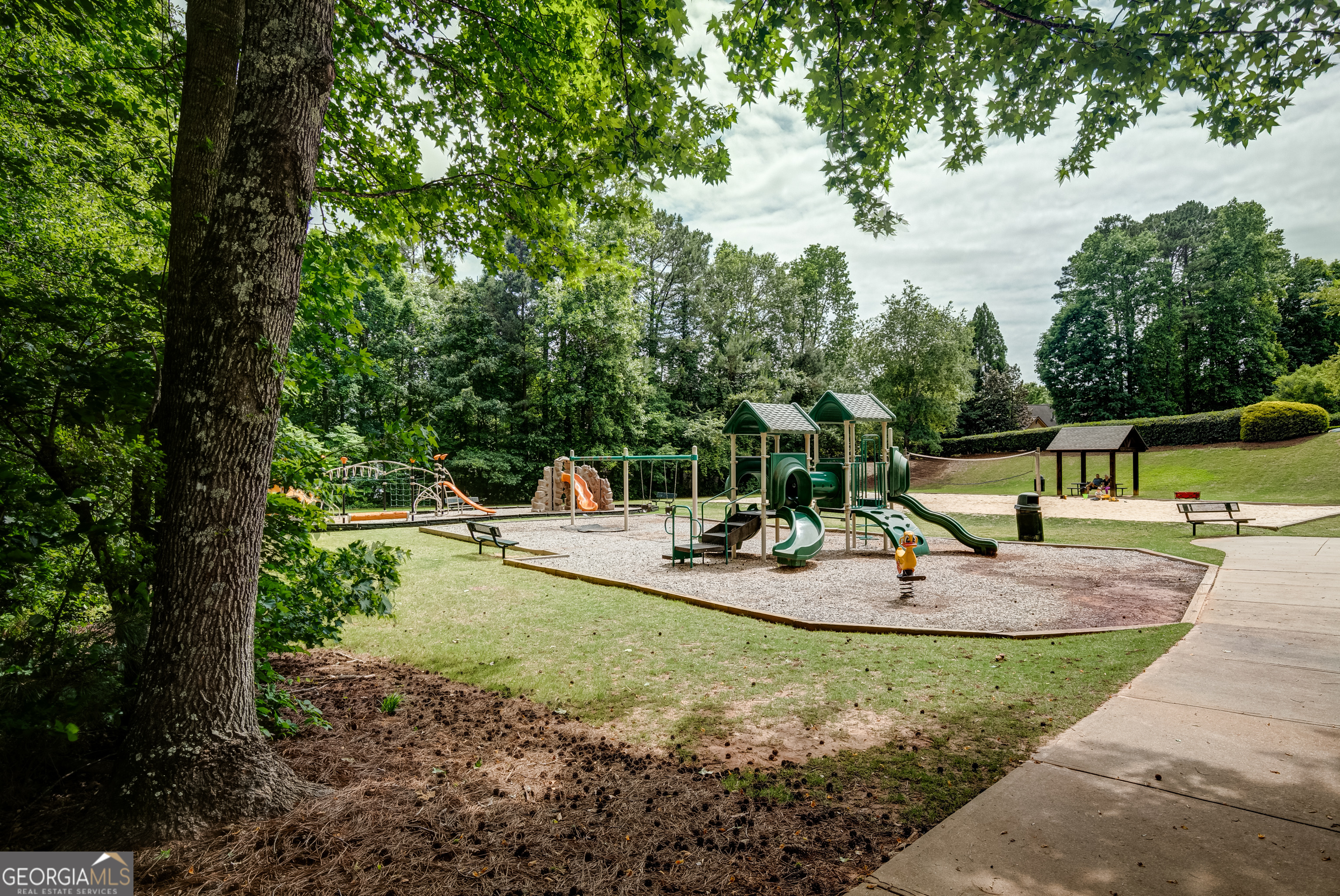 37 Forest Point