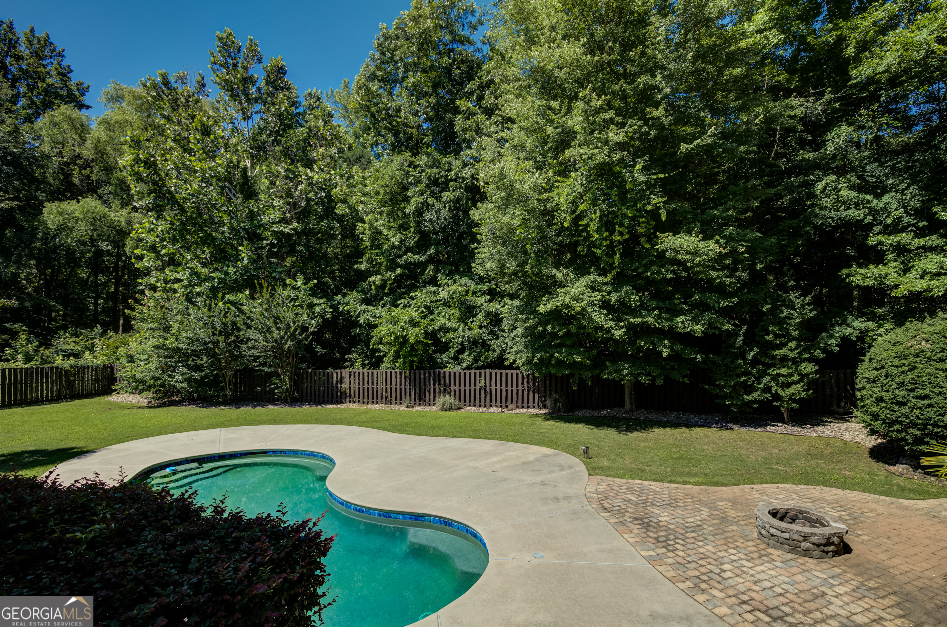 37 Forest Point