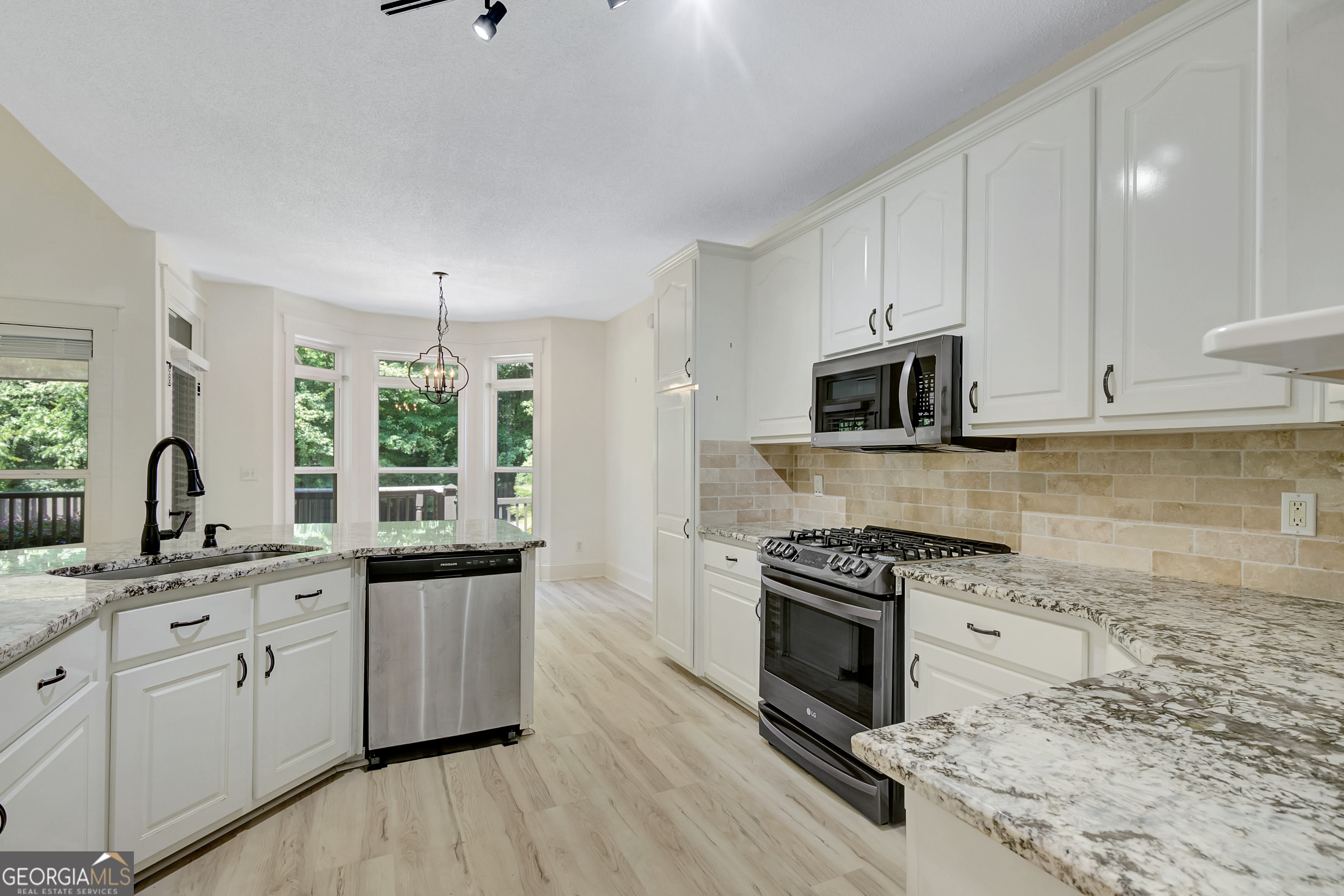 37 Forest Point