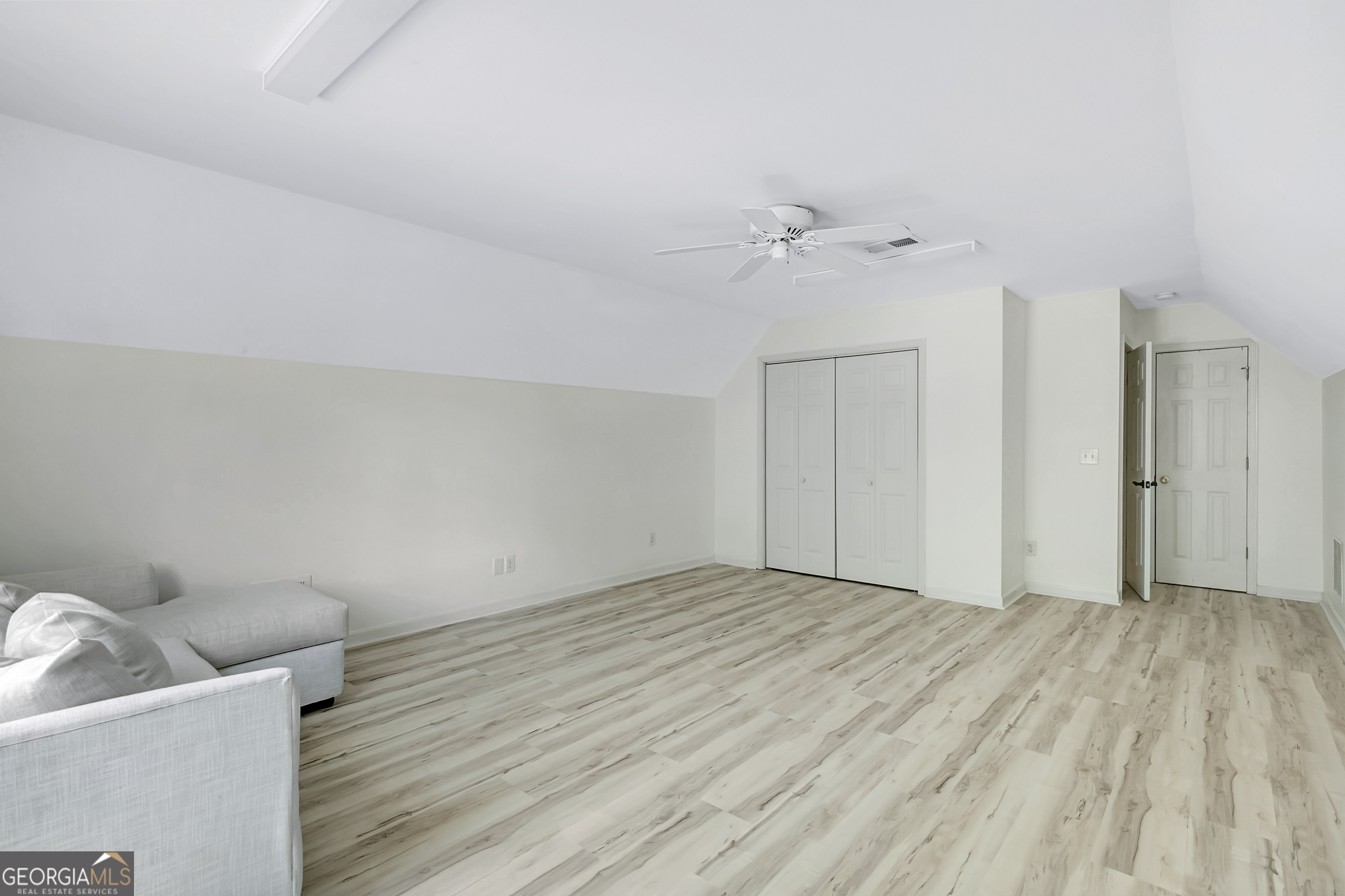 37 Forest Point