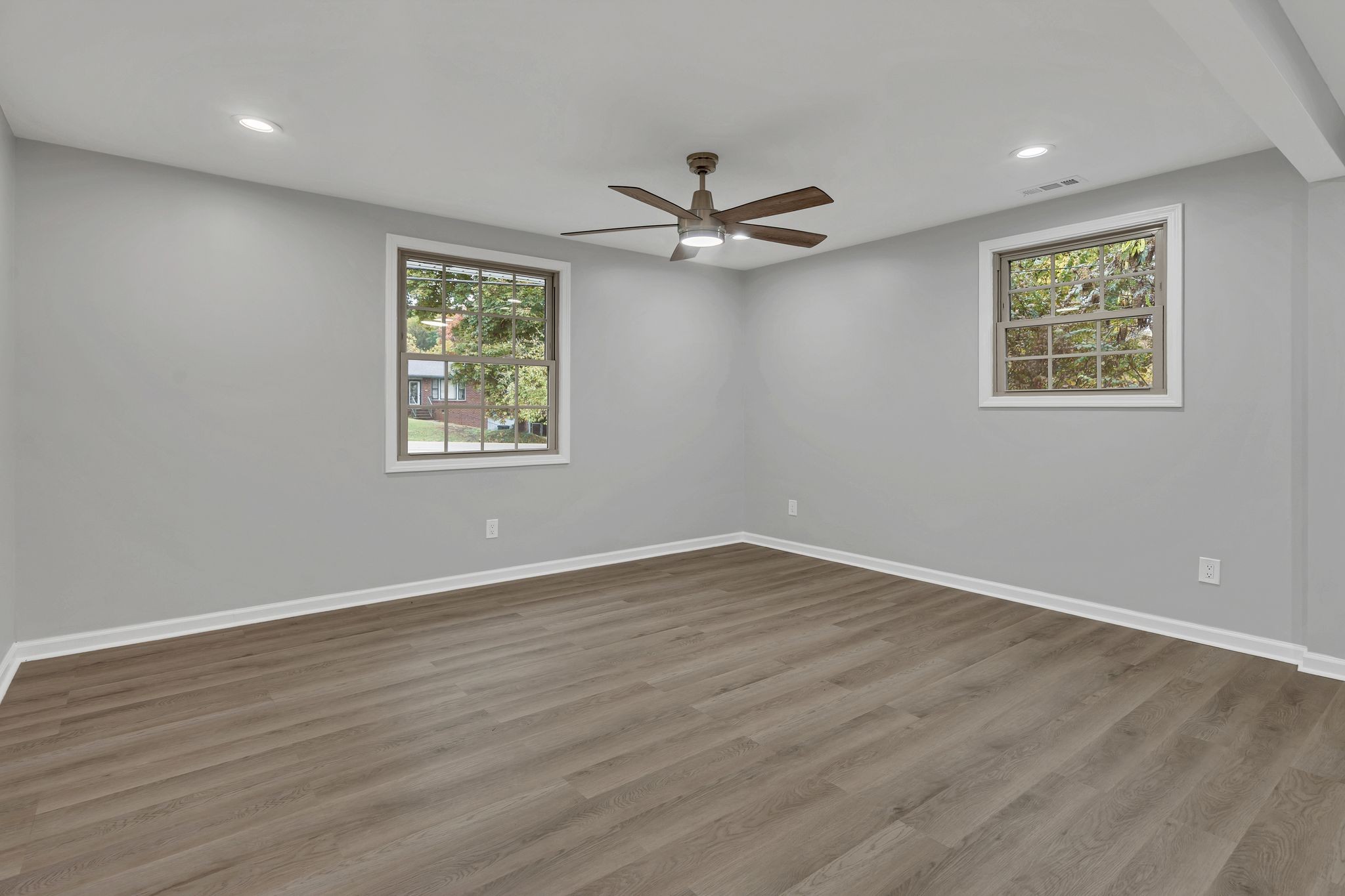 7025 Bonnafair Dr
