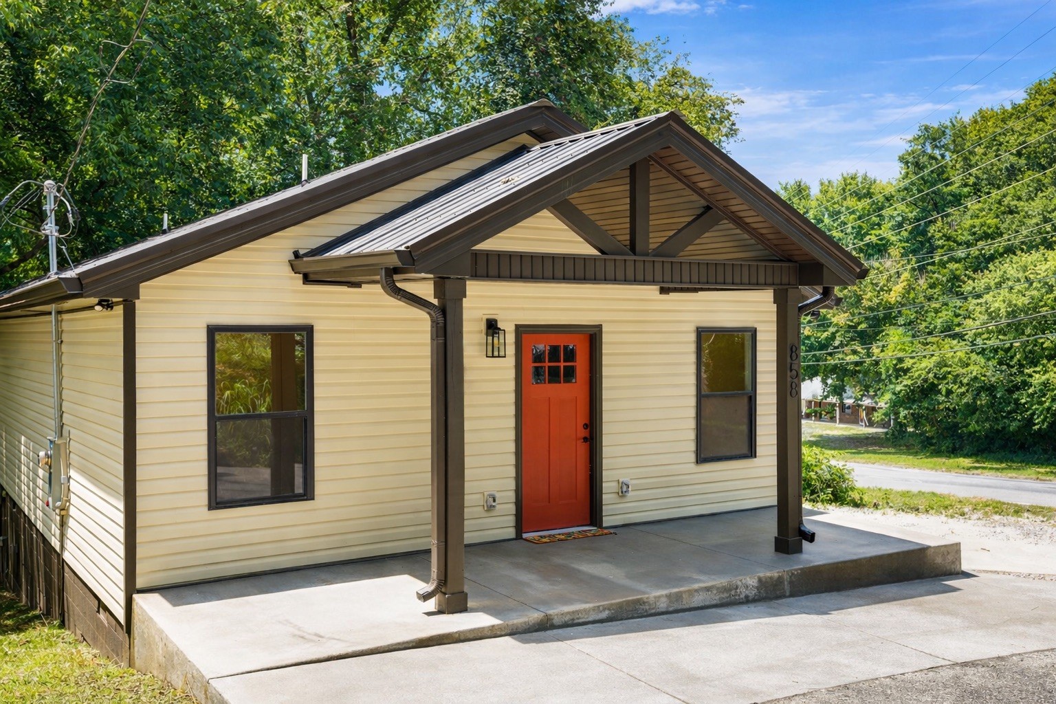 858 Parham Dr