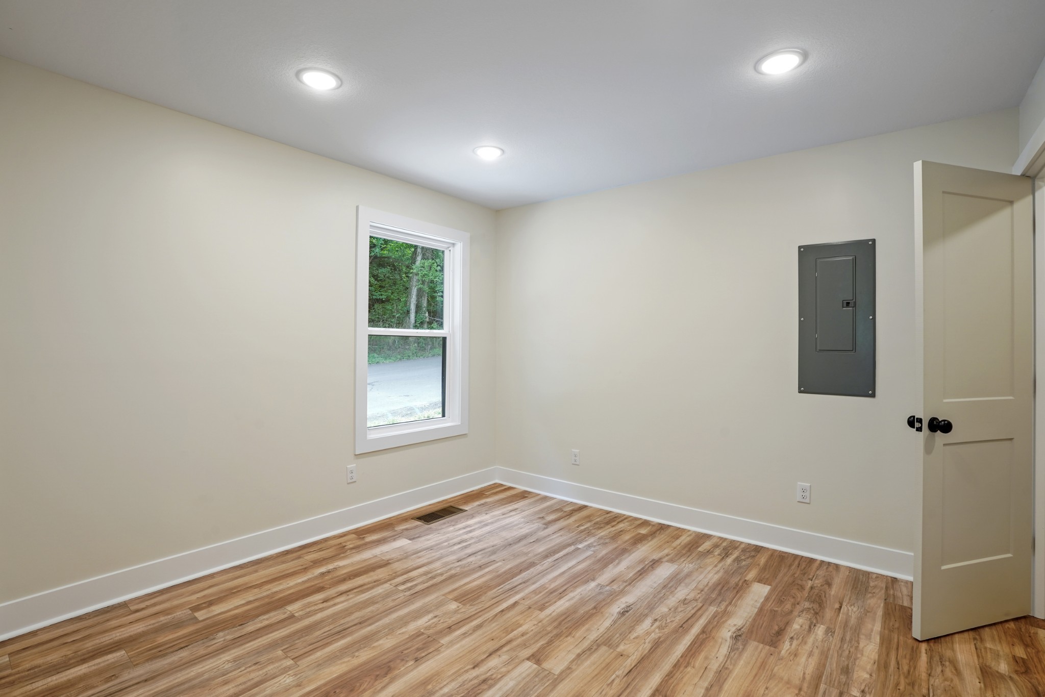 858 Parham Dr