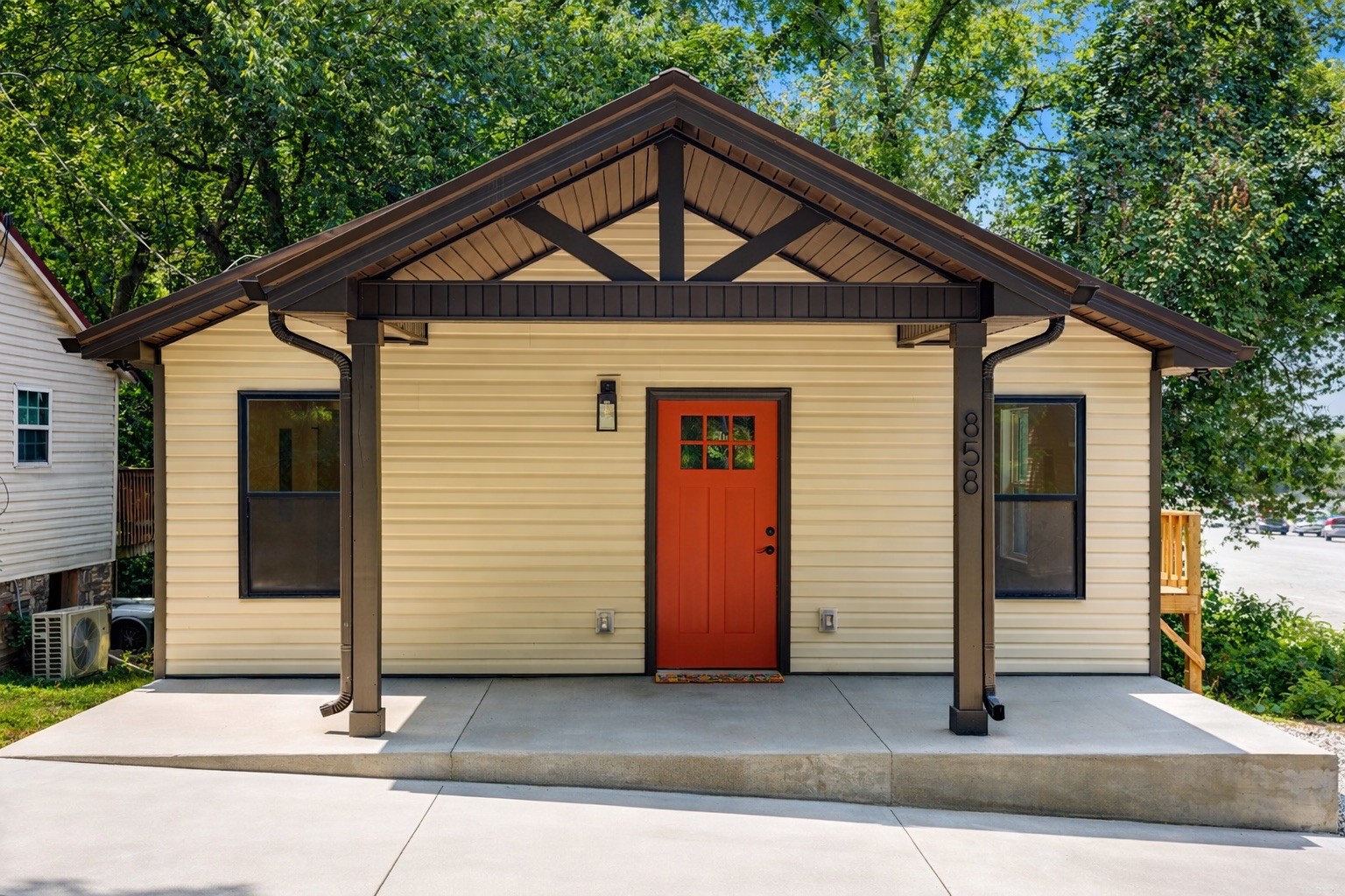 858 Parham Dr