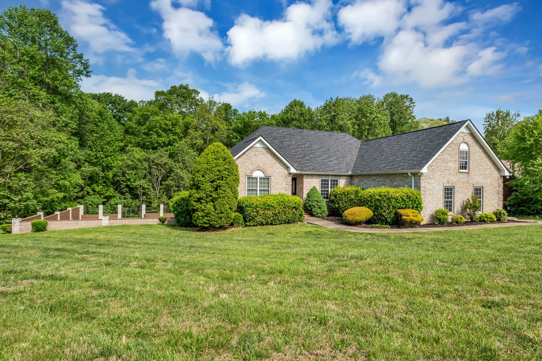 1094 Paradise Dr