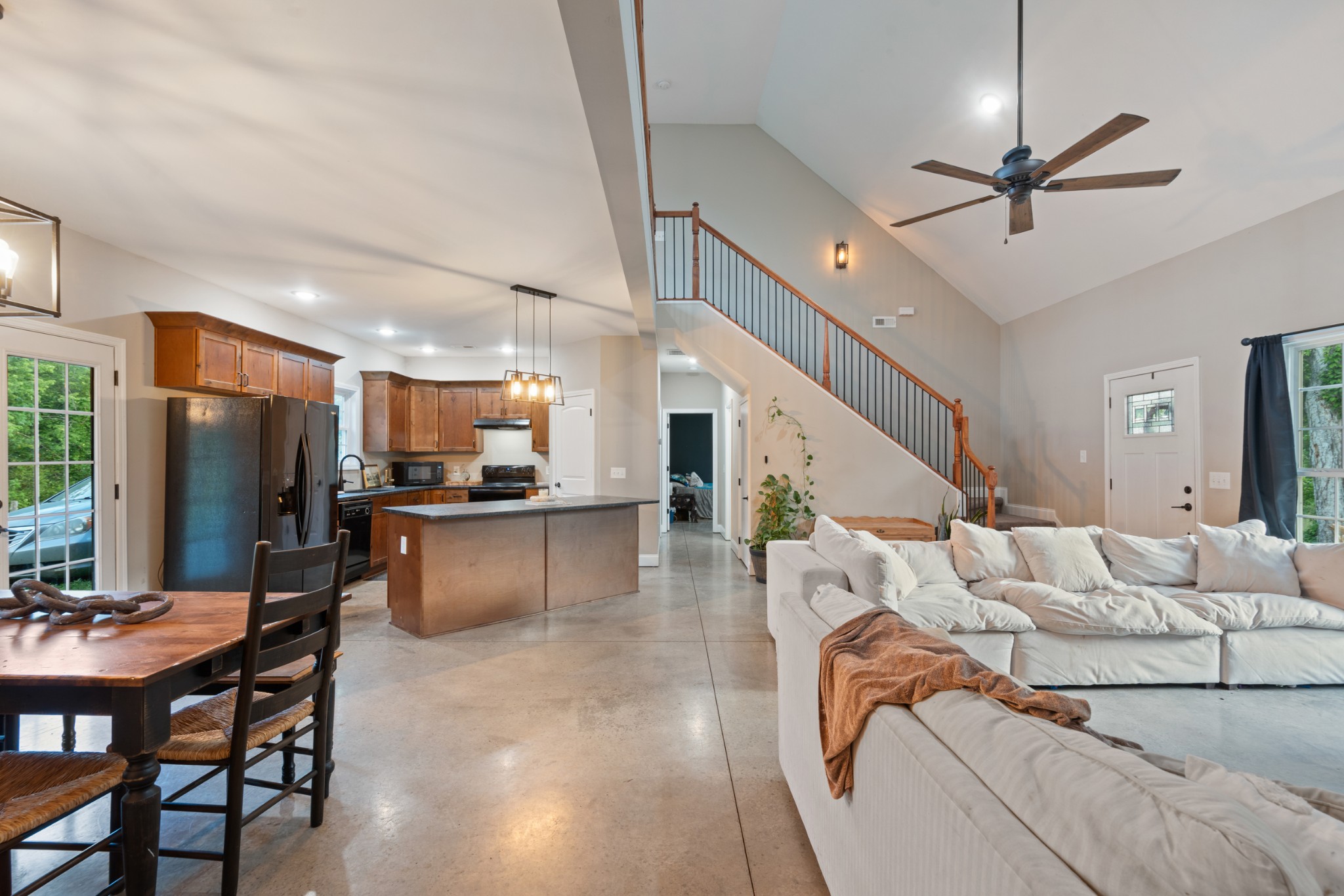 1027 Lockridge Ln
