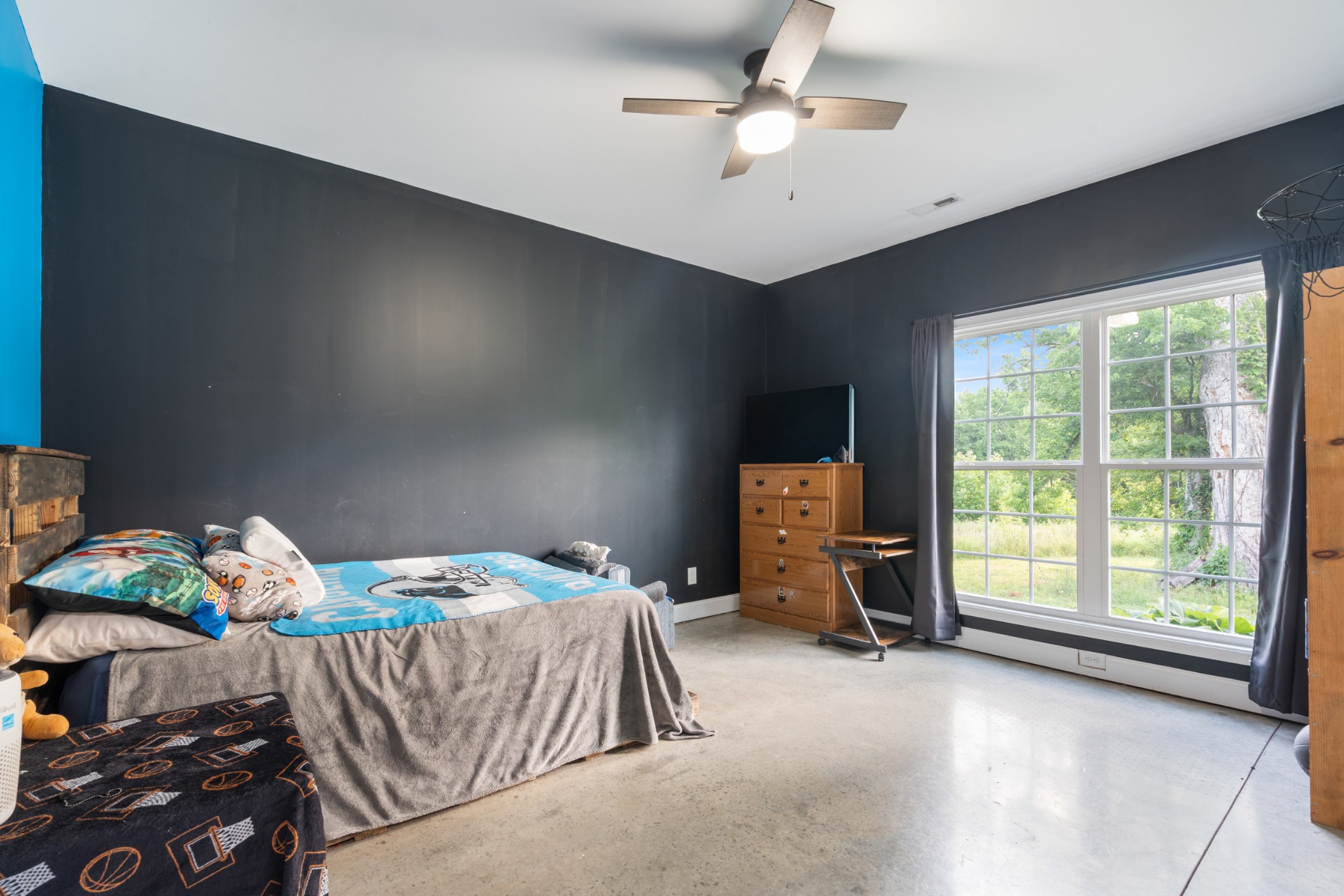 1027 Lockridge Ln