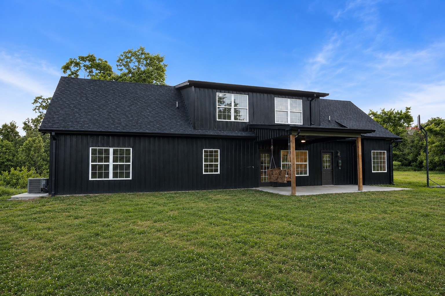 1027 Lockridge Ln