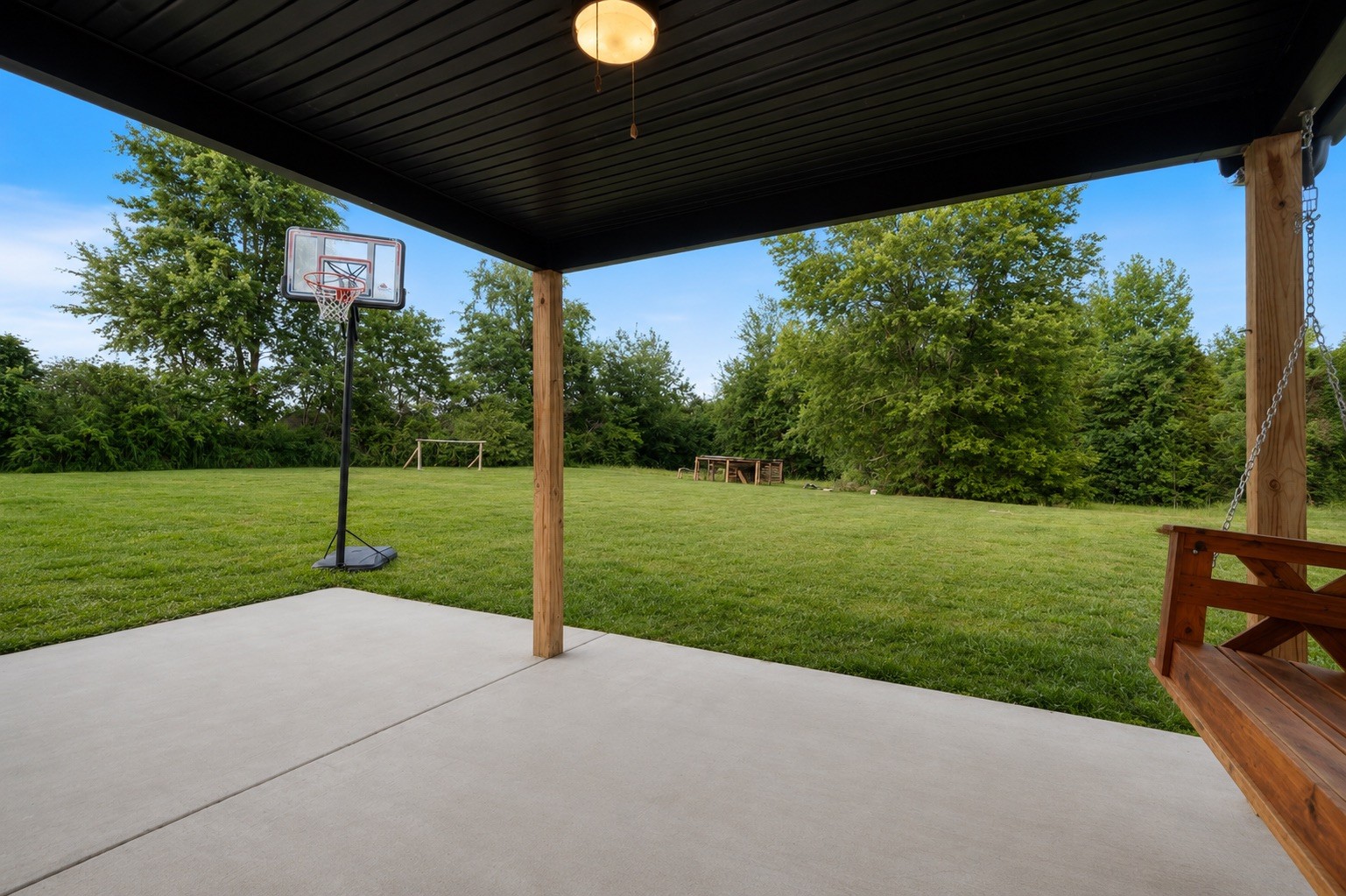 1027 Lockridge Ln