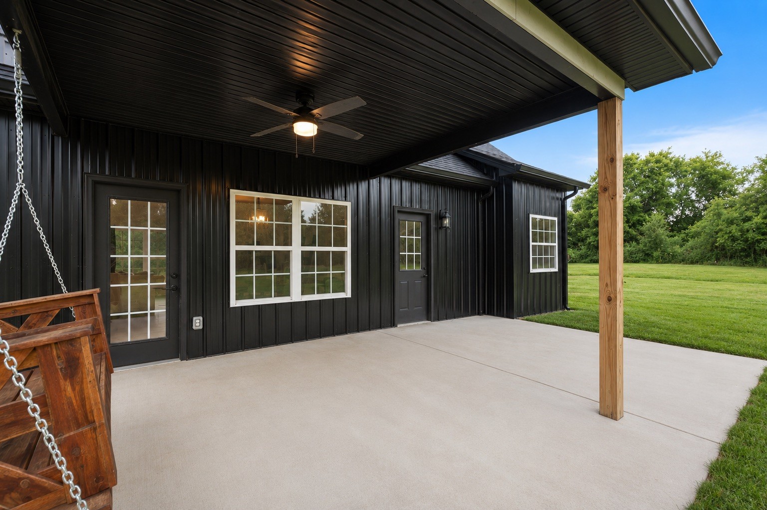 1027 Lockridge Ln