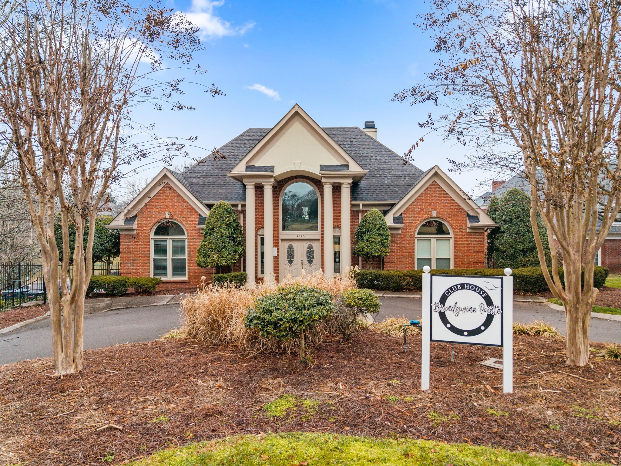 601 Ward Cir