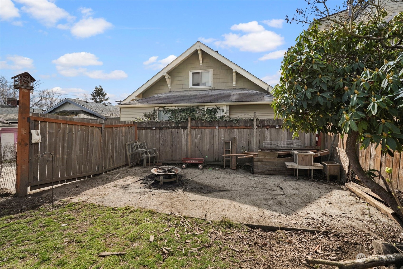 709 Chester Avenue