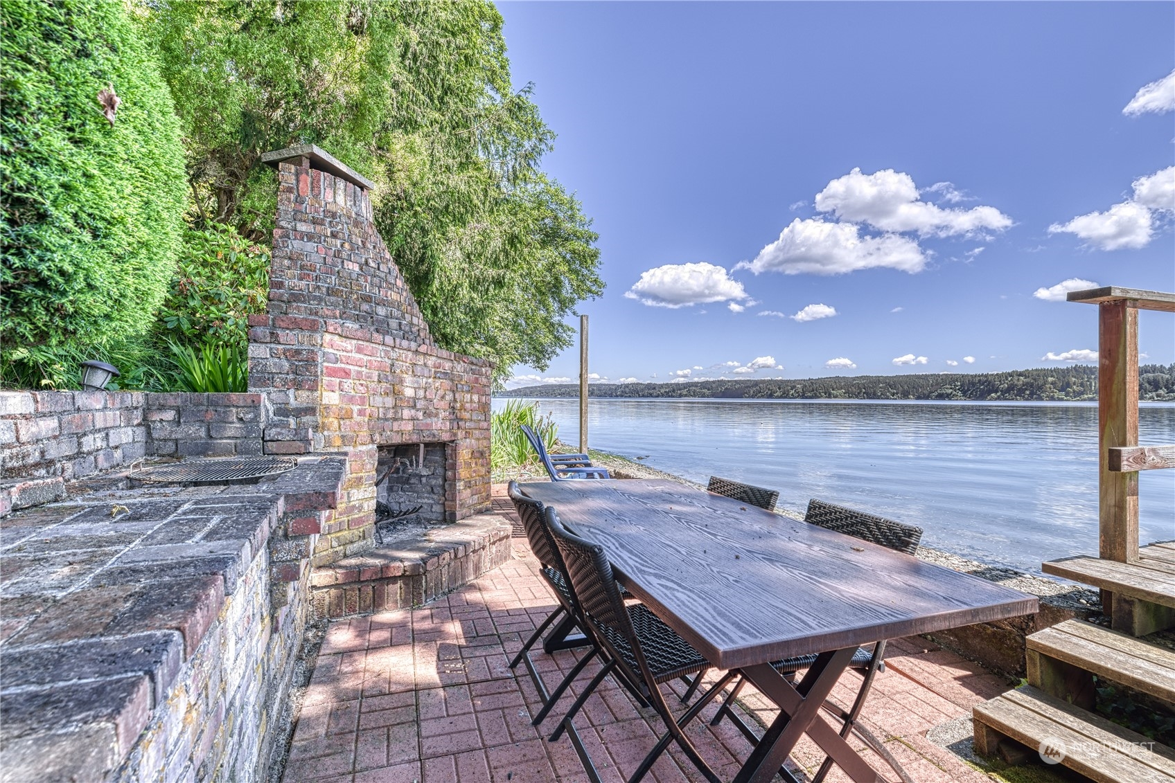 1231 Maplewood Beach Drive NW