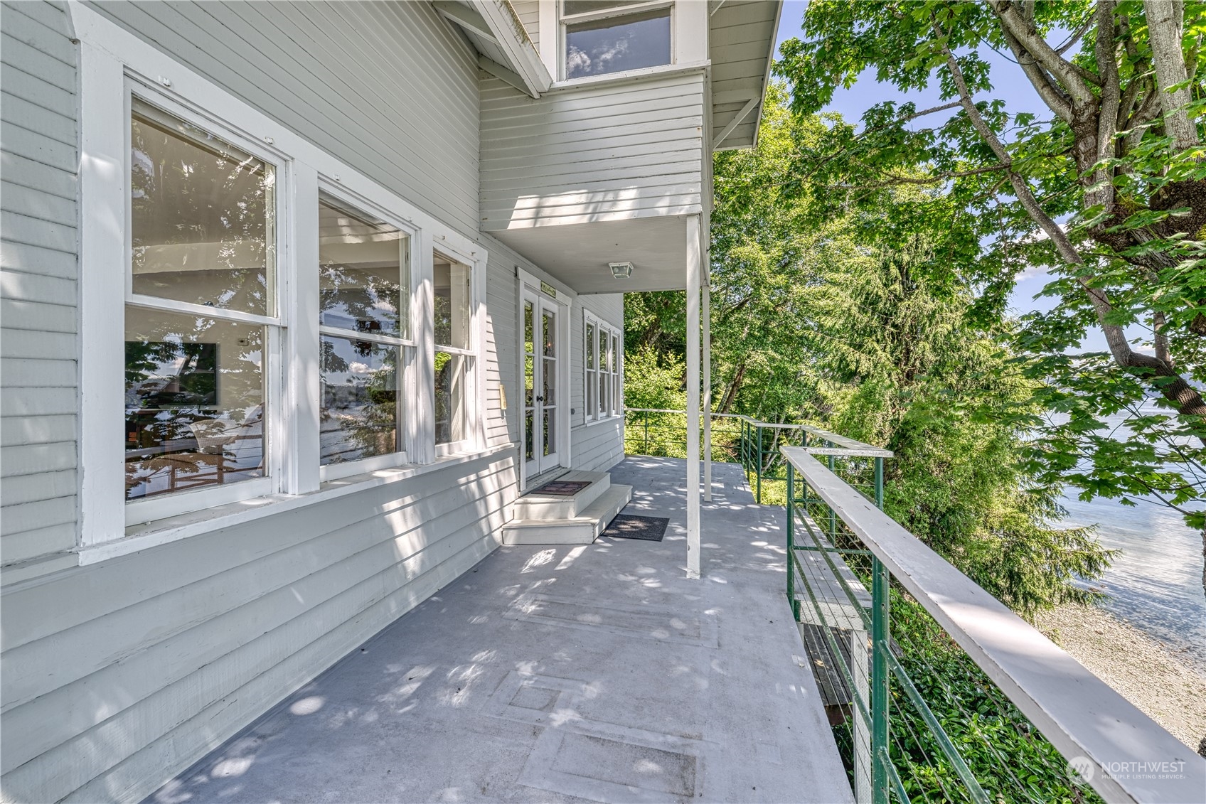 1231 Maplewood Beach Drive NW