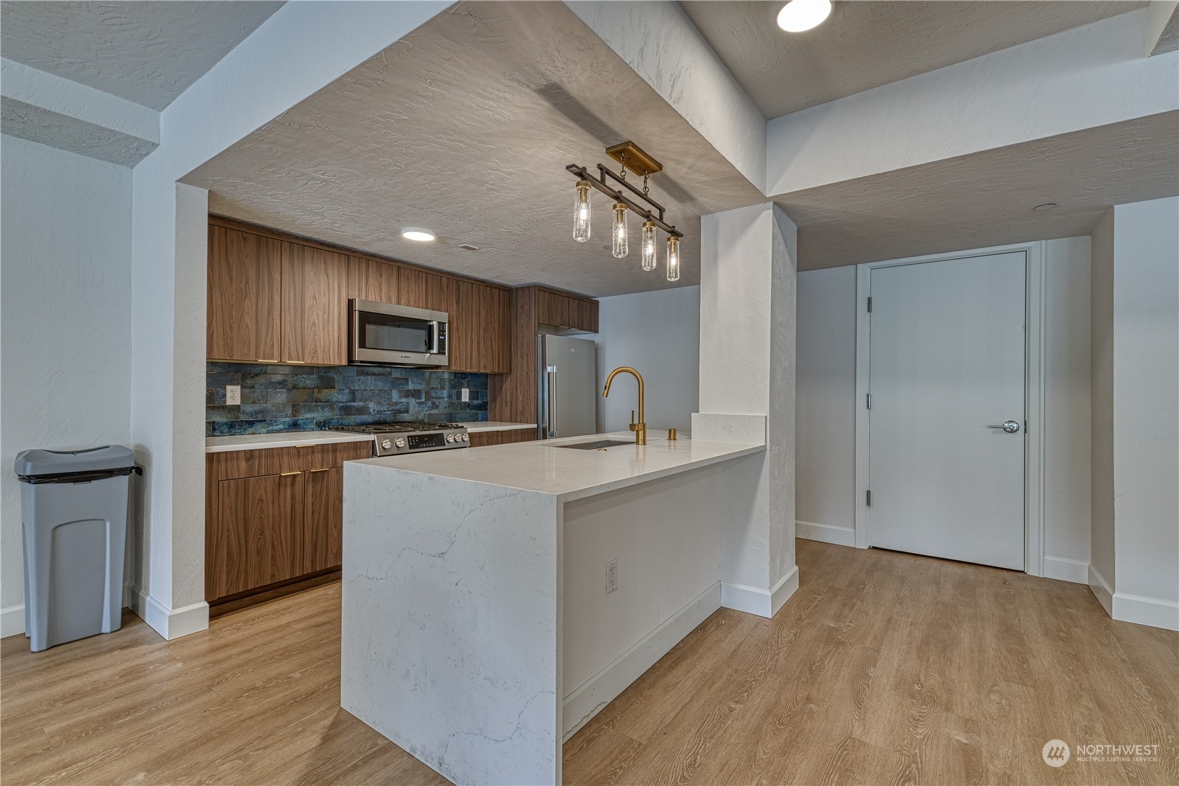 4907 Main Street Unit: 216