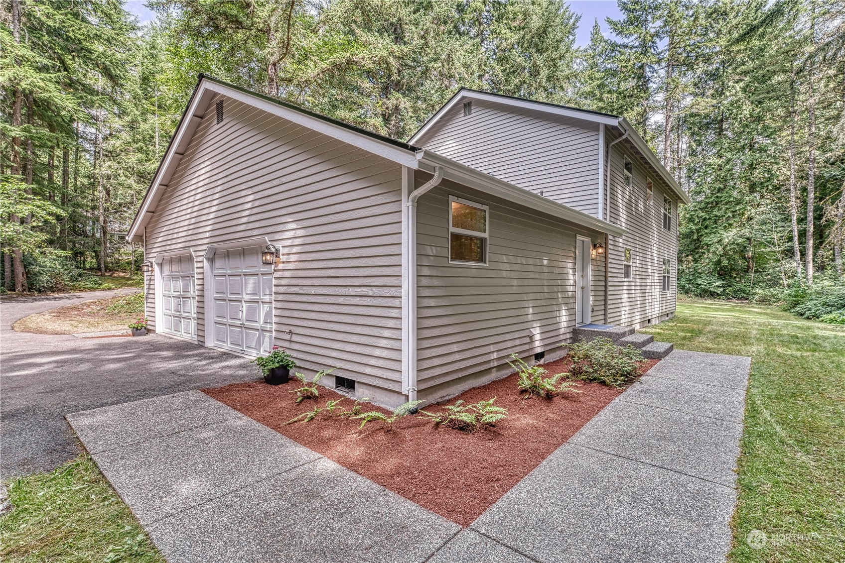 1611 England Lane NW