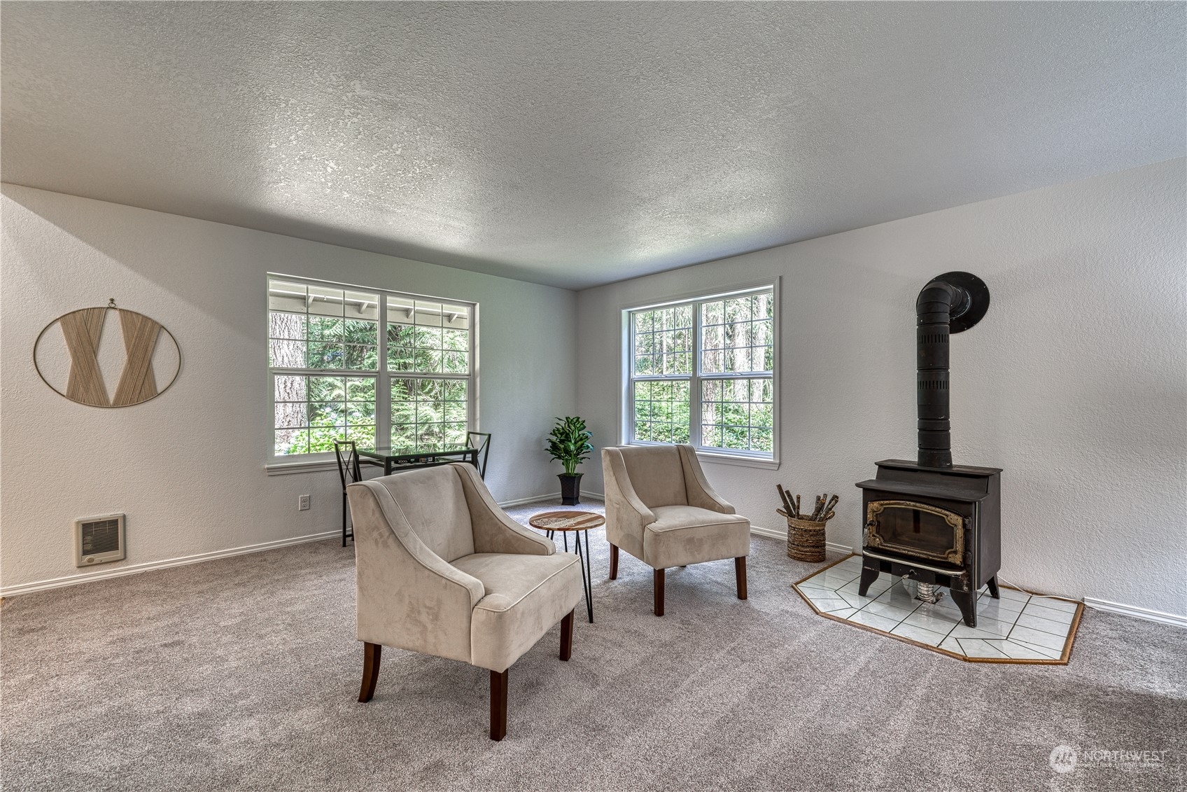 1611 England Lane NW