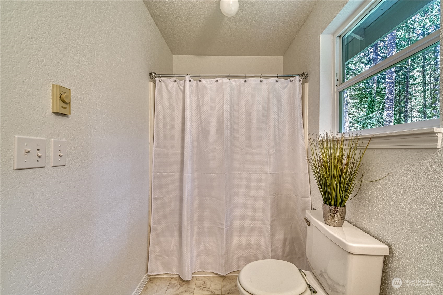 1611 England Lane NW