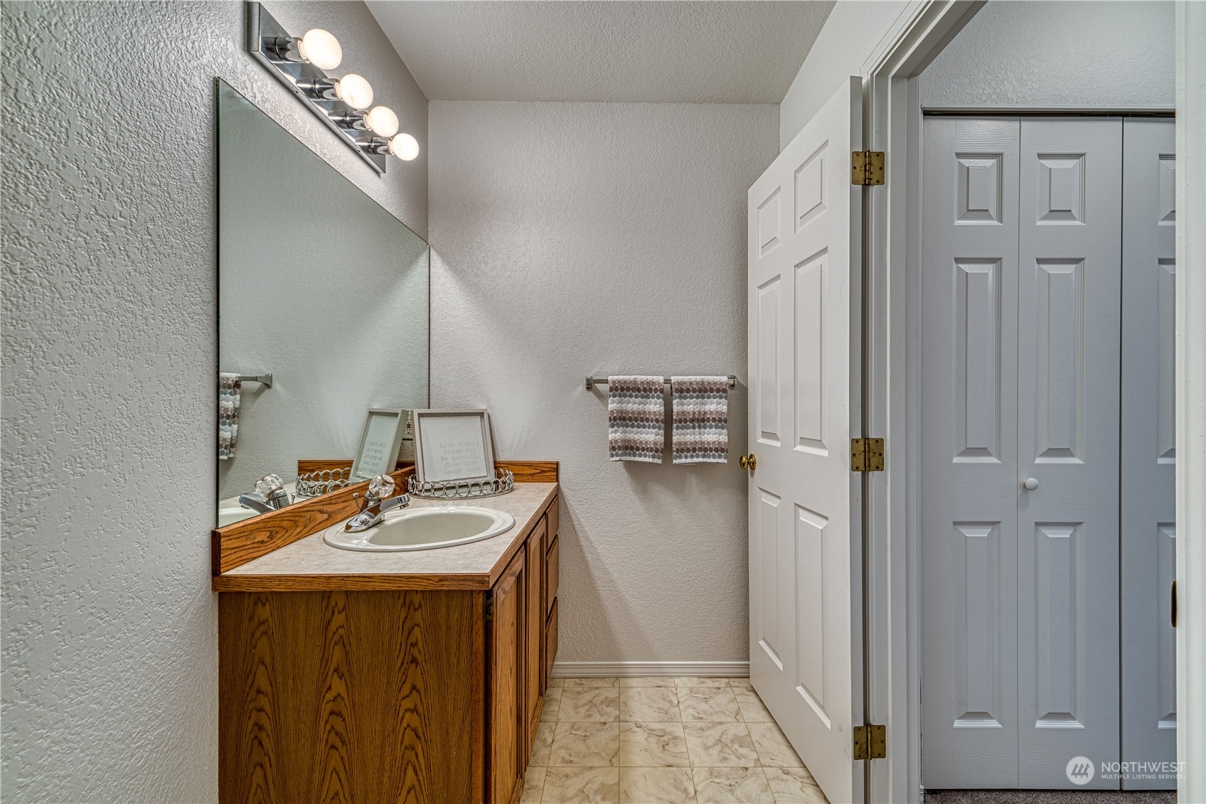 1611 England Lane NW