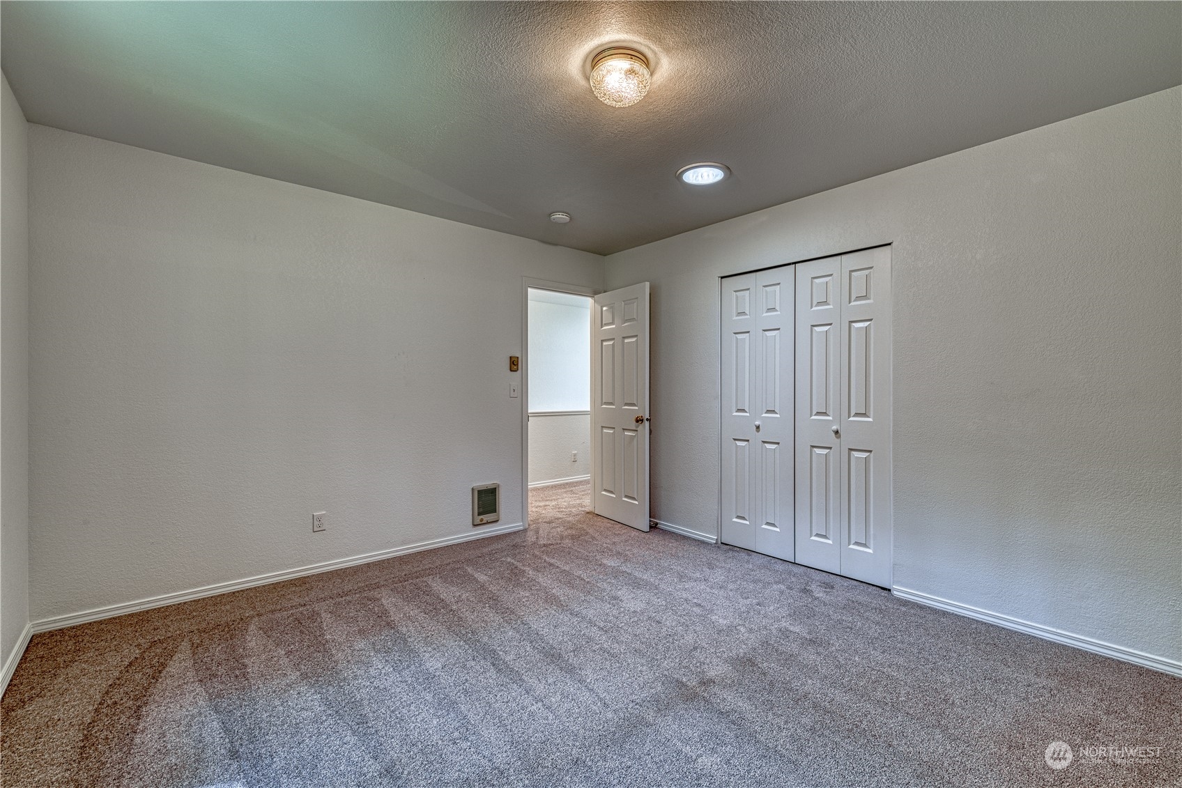 1611 England Lane NW