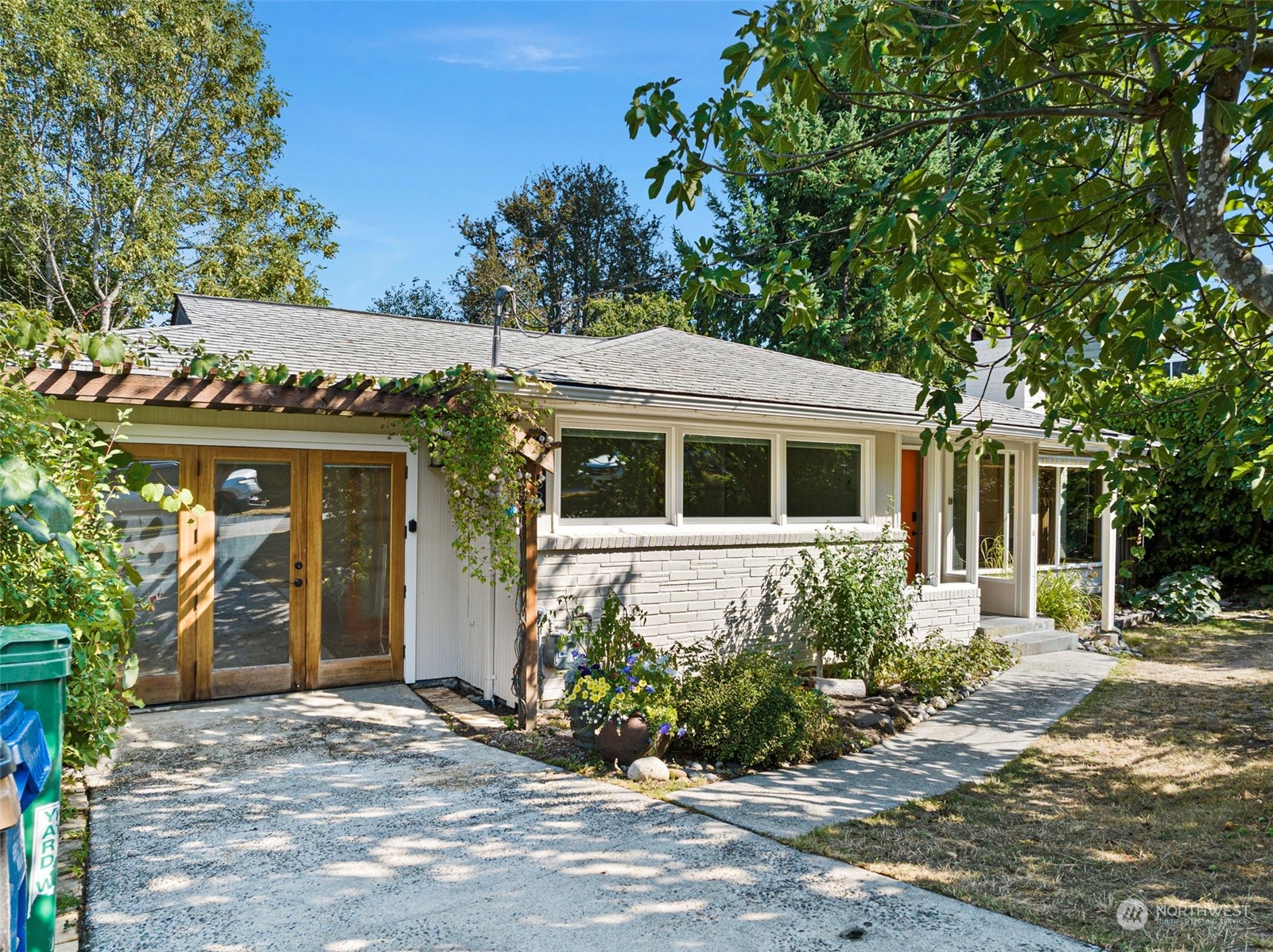 9538 44th Avenue NE