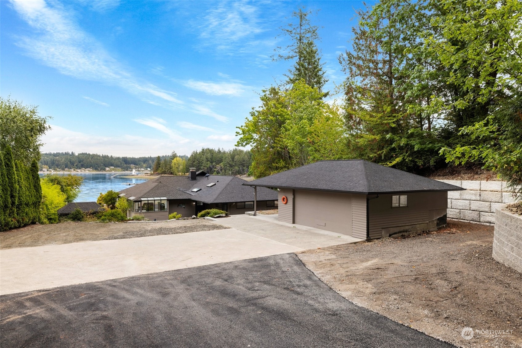 341 Island Boulevard