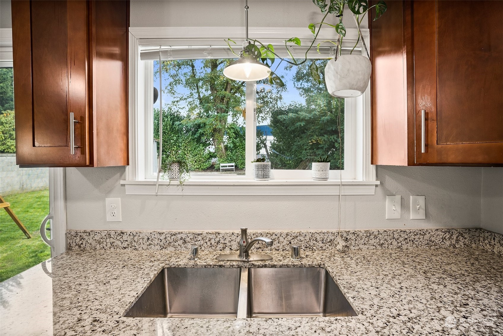 10405 Croft Street S