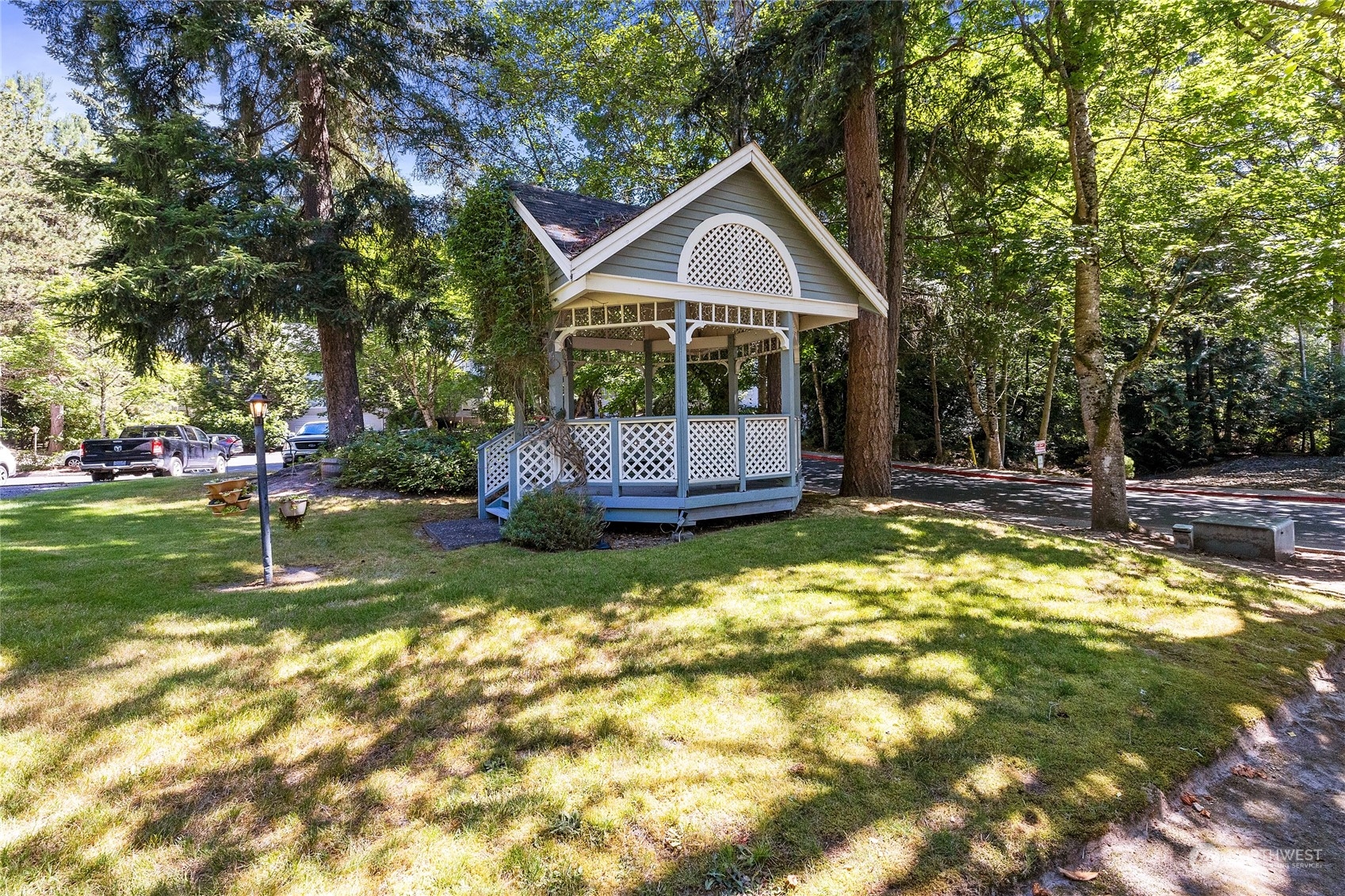 7601 Concord Lane NE Unit: E 204