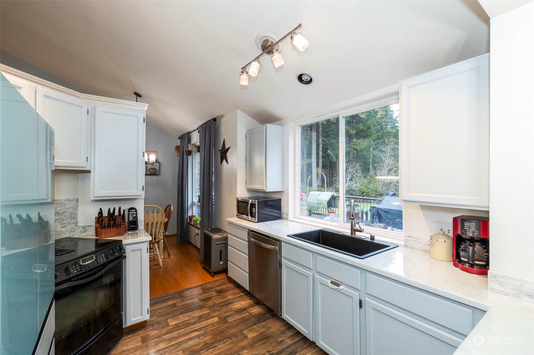 857 SW Wildwood Road