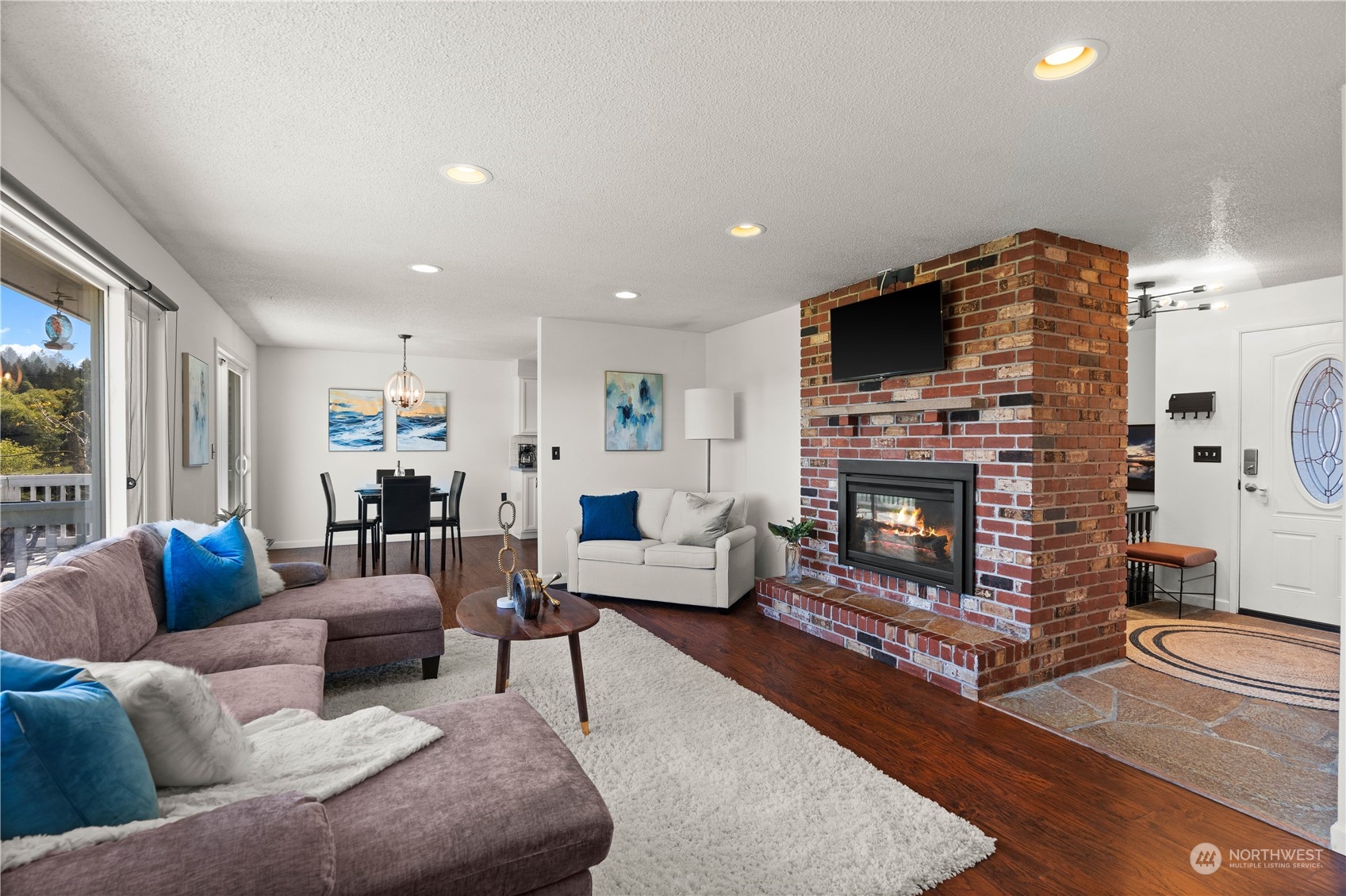 1306 Madrona Way NW